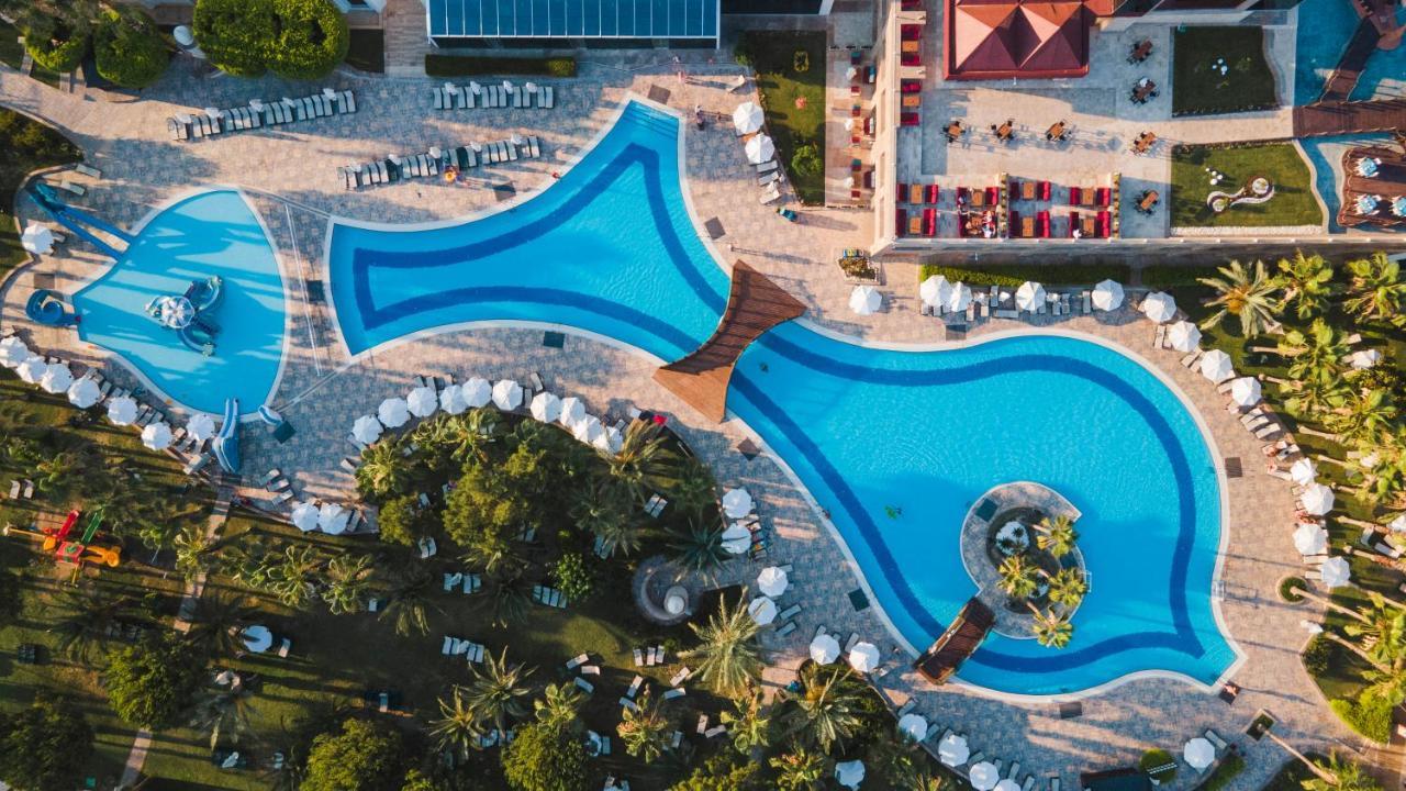 카멜리아 K 클럽 앤 아쿠아 - 울트라 올 인클루시브 - 키즈 컨셉 시데 외부 사진 Aerial view of the pool
