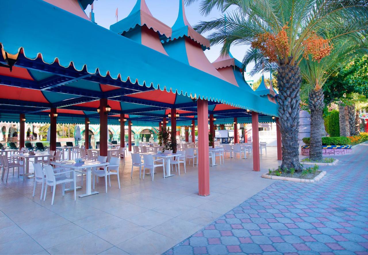 카멜리아 K 클럽 앤 아쿠아 - 울트라 올 인클루시브 - 키즈 컨셉 시데 외부 사진 A restaurant in a hotel in Turkey
